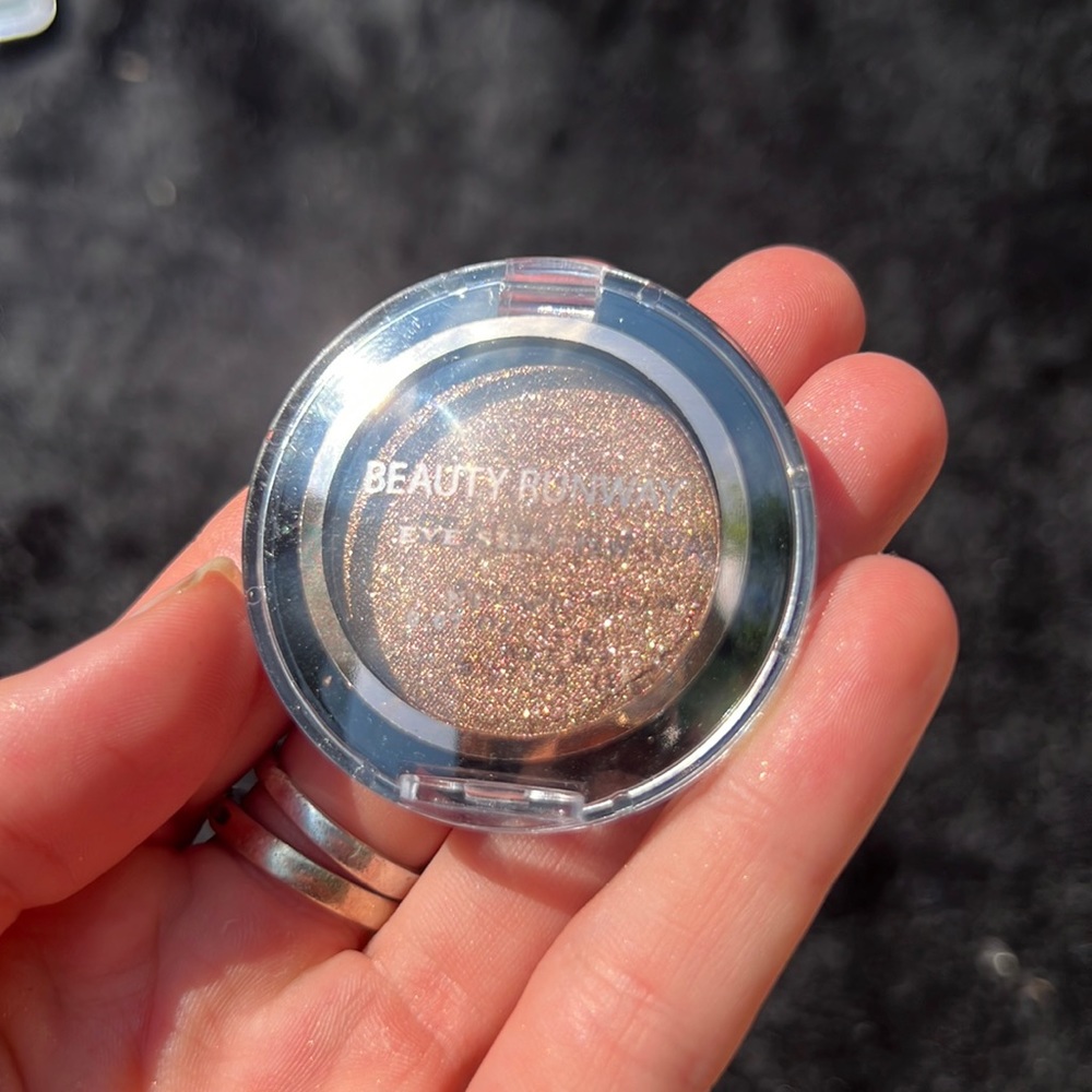 Eye shadow